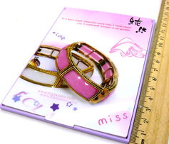 義烏小商品批發(fā)網(wǎng) 鏡梳框系列引領(lǐng)日用百貨潮流